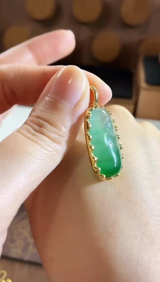 吊坠(不含链)18K金镶嵌翡翠吊坠