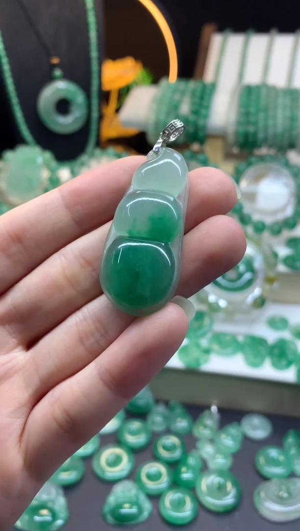 吊坠(不含链)未镶嵌石英质玉（非洲翠）福豆