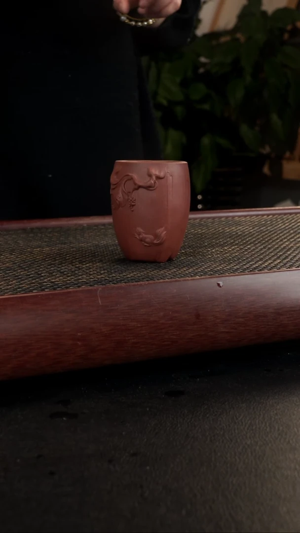 【闪购商品】紫砂茶宠微瑕松鼠葡萄杯