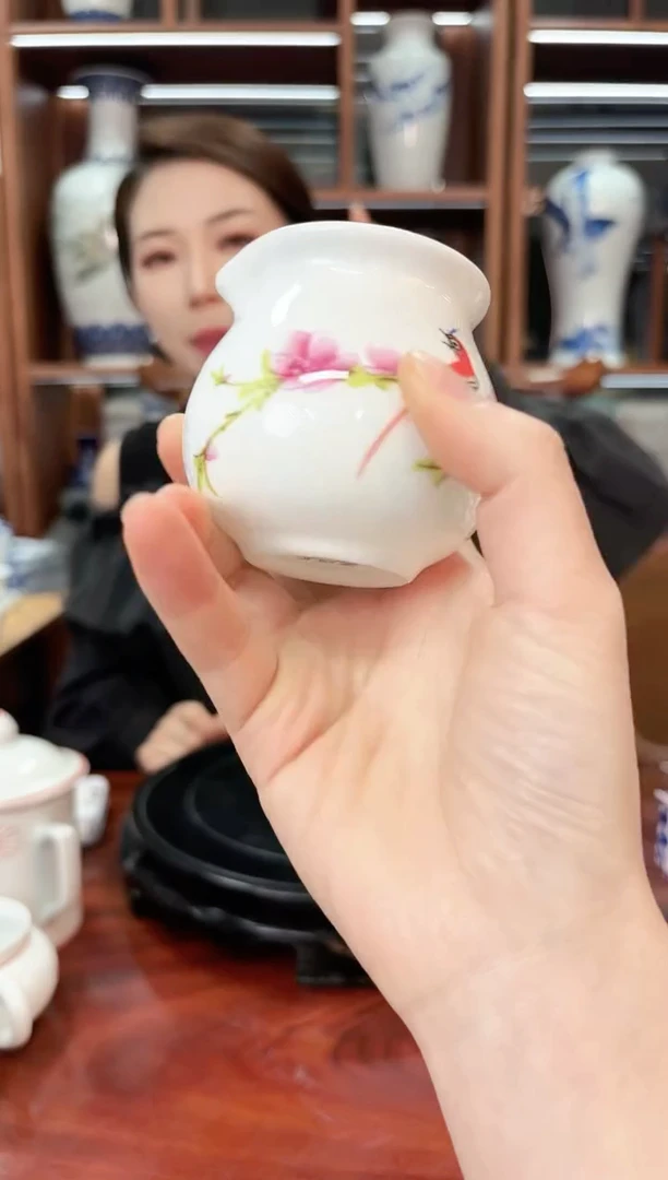 A02景德镇水点桃花公道杯