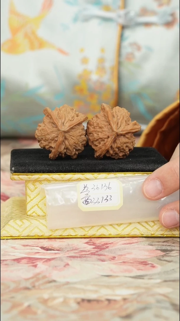 【闪购商品】文玩核桃把件盘山三棱