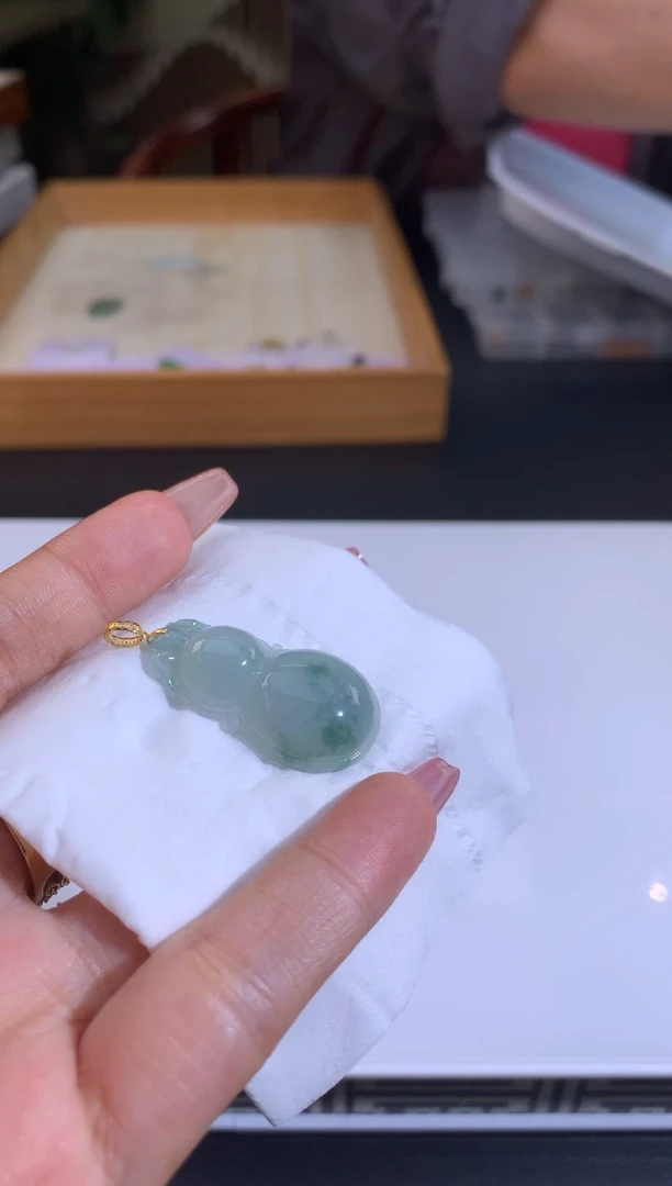 颈饰18K金镶嵌翡翠小*翡翠