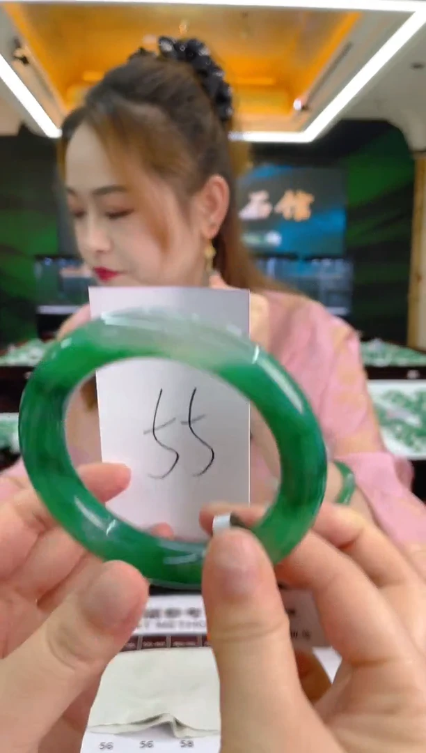 石英质玉手镯未镶嵌天然冰飘花