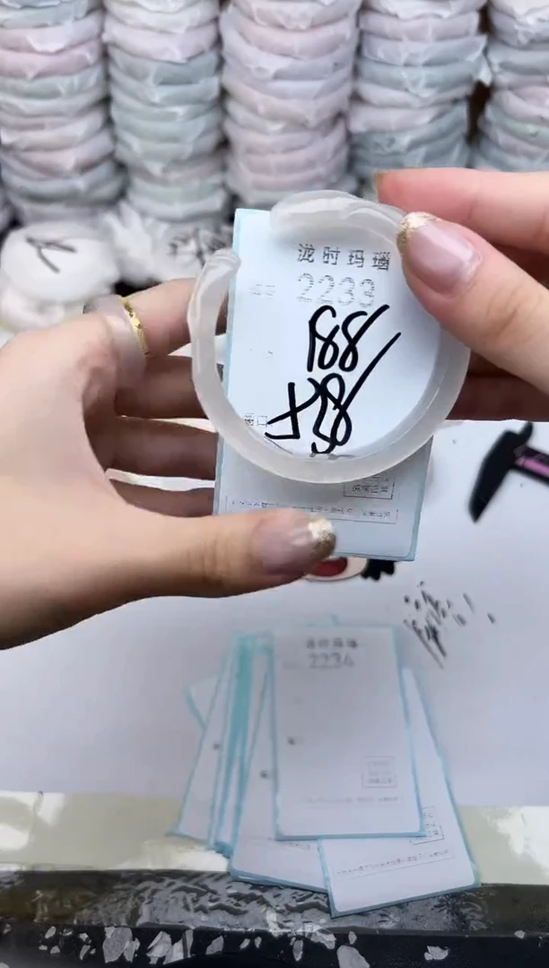 未镶嵌玛瑙/玉髓手镯2233