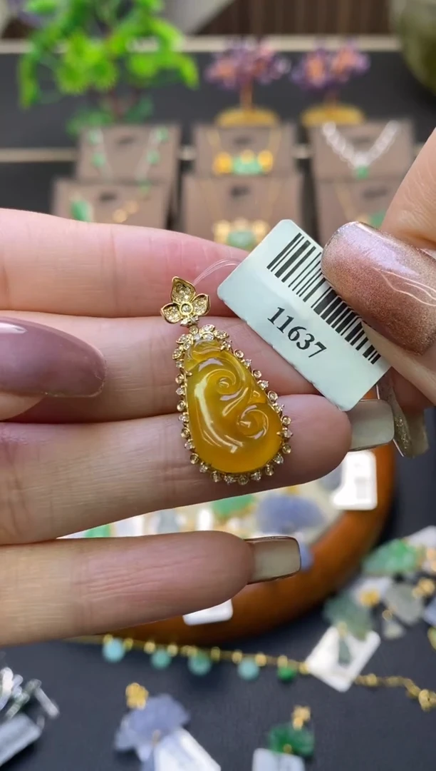 翡翠18K金镶嵌颈饰如意吊坠11637