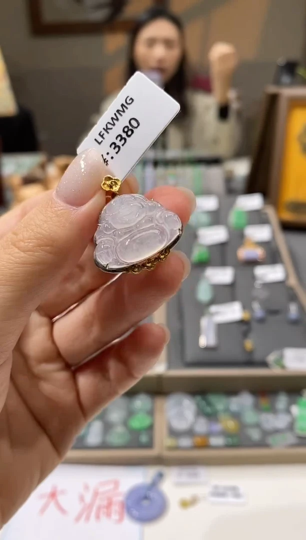 颈饰18K金镶嵌翡翠佛公