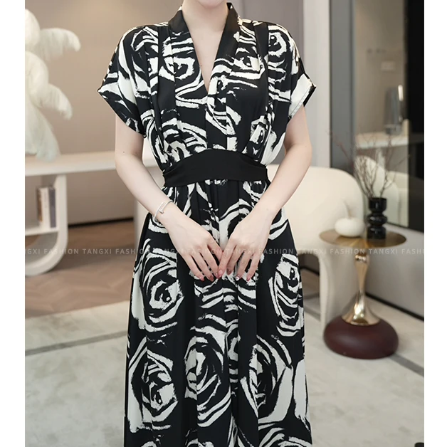 2026夏季新款【5209】轻奢气质小众收腰黑色V领连衣裙子女