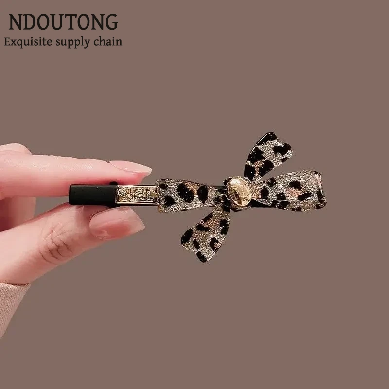 高级感豹纹蝴蝶结夹子气质时尚亚克力色侧边夹发卡鸭嘴夹发圈