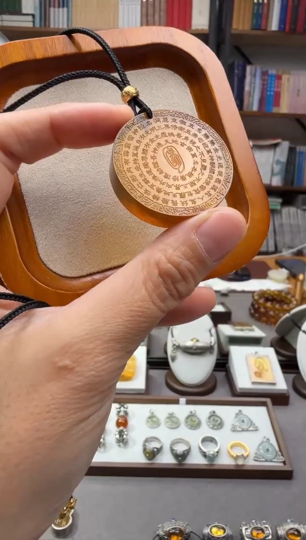 琥珀颈饰未镶嵌金光咒吊坠