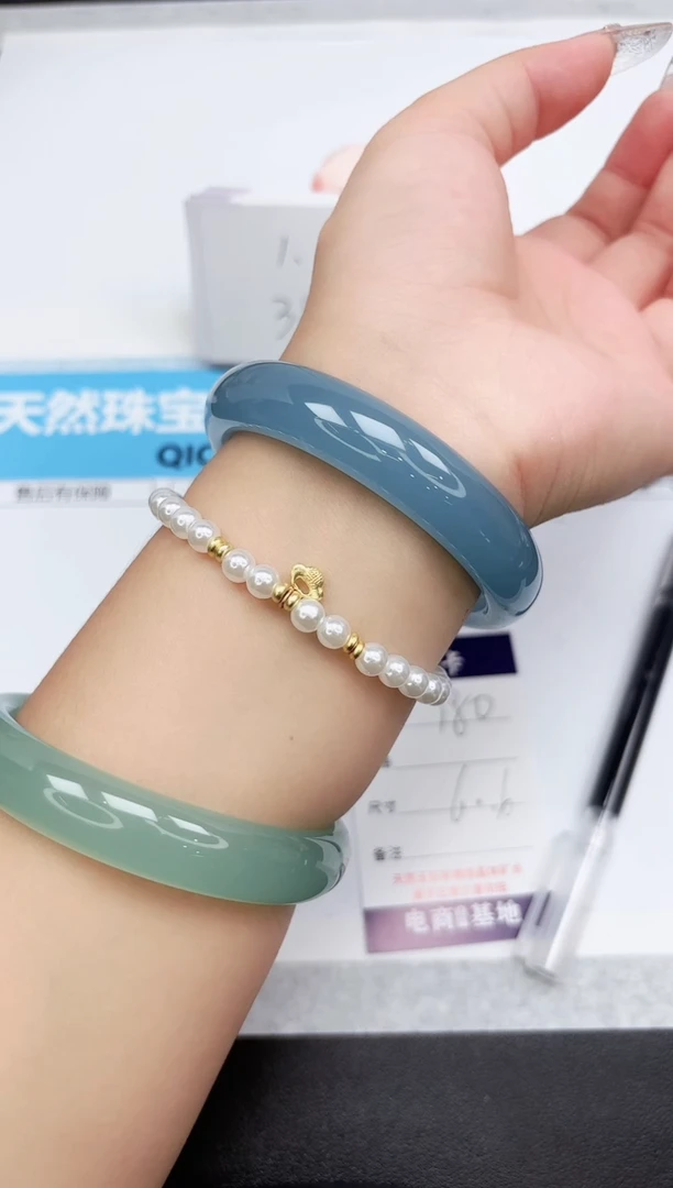 石英质玉手镯未镶嵌180-60.6