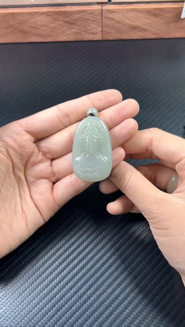 吊坠(赠链)未镶嵌和田玉且末微色差近矿