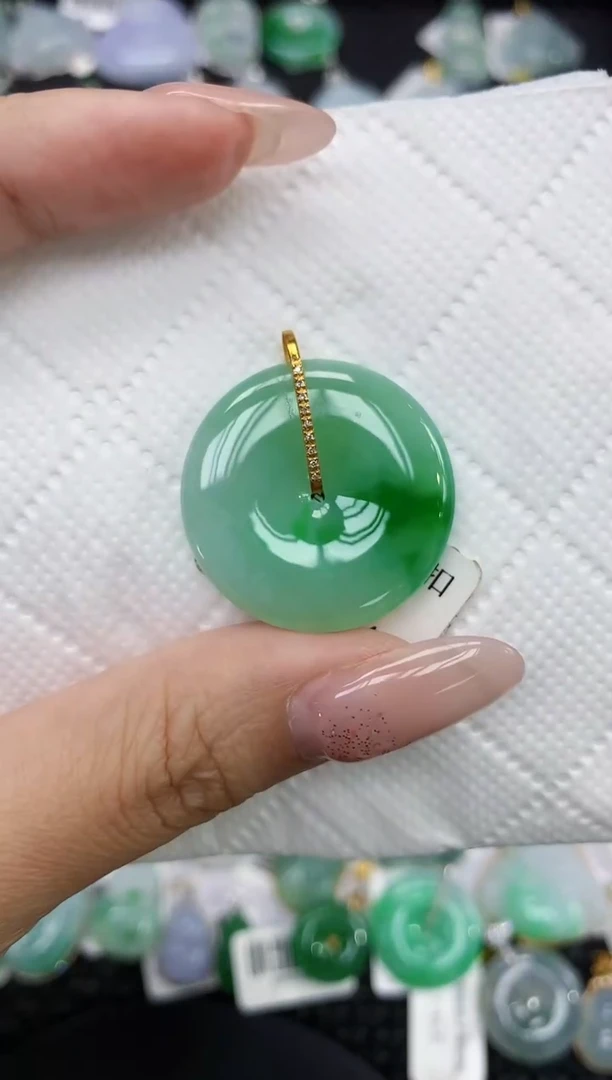 颈饰18K金镶嵌翡翠1111111111