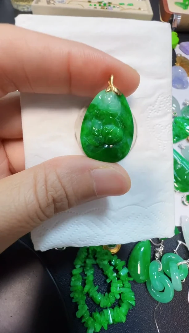 吊坠(不含链)18K金镶嵌翡翠980