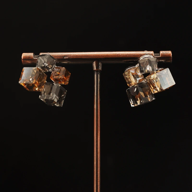 铜合金合成锆石耳饰 一漾 设计师款时尚复古小方糖 耳环
