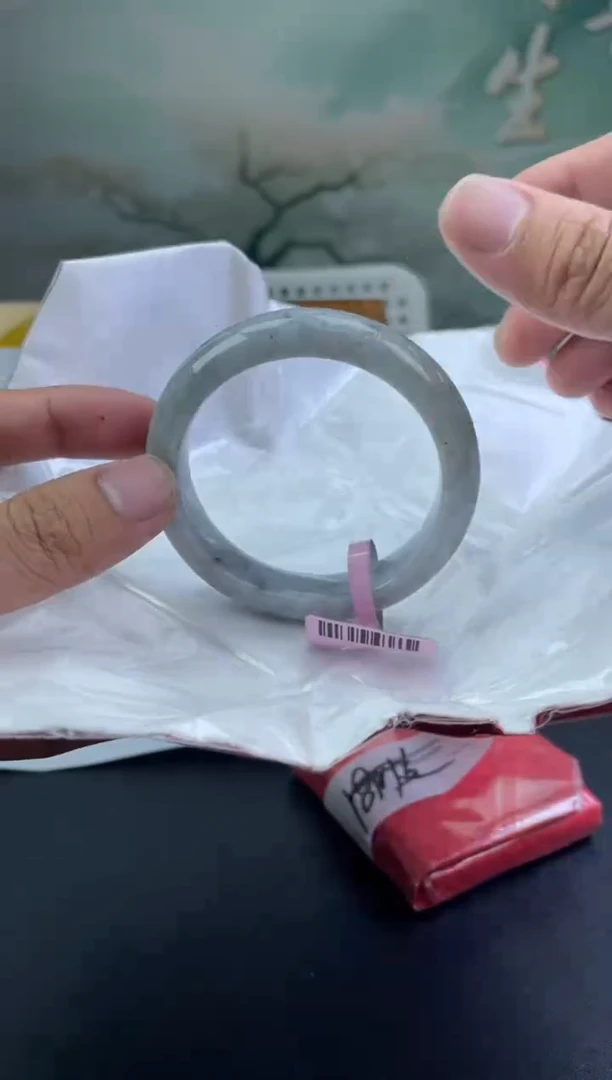 翡翠手镯未镶嵌2