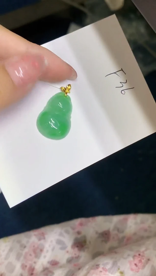 翡翠18K金镶嵌颈饰缅甸天然翡翠A货