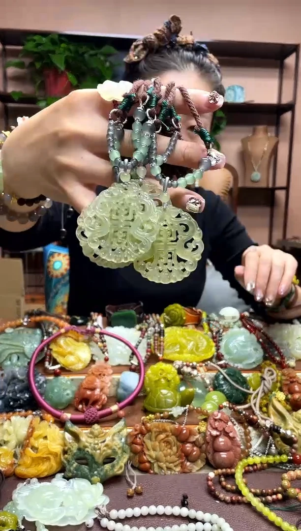 未镶嵌岫玉吊坠多样性发货发其中之一