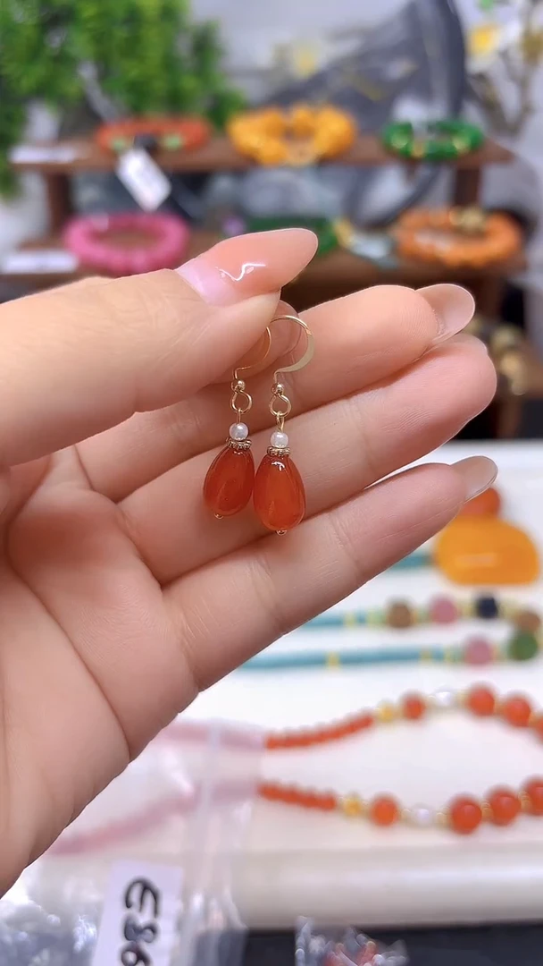 14K金镶嵌南红玛瑙耳饰E864