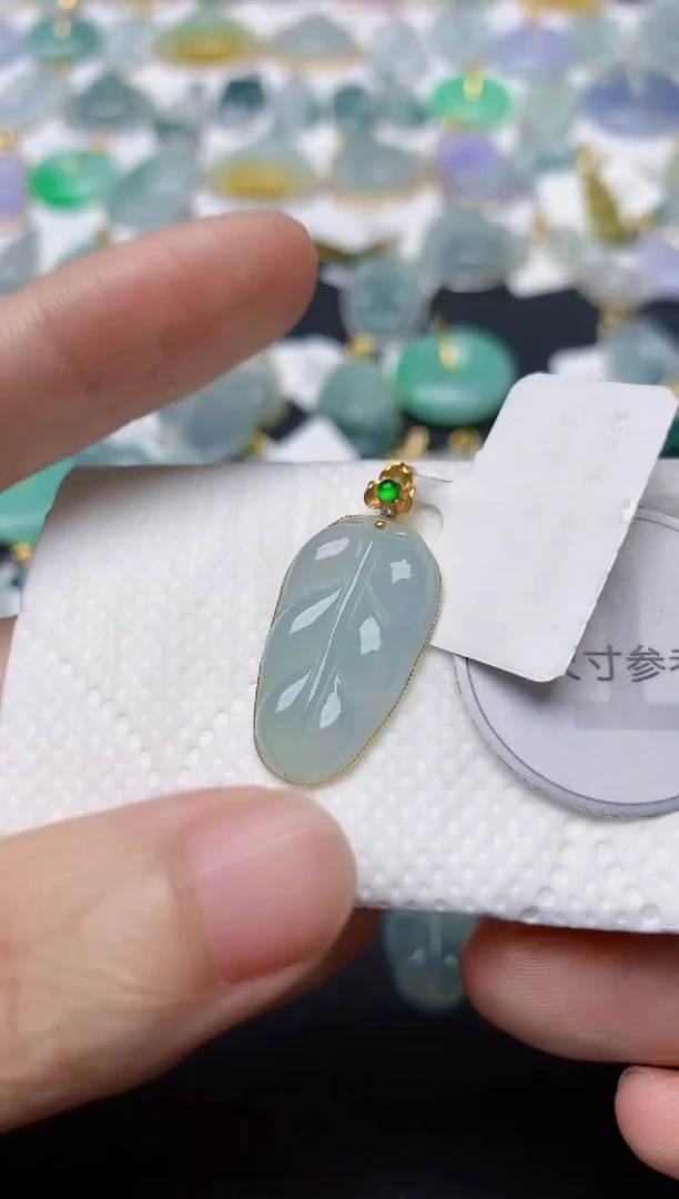 翡翠18K金镶嵌颈饰天然缅甸A货翡翠