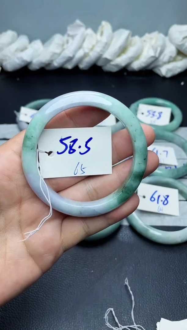 未镶嵌手镯翡翠65