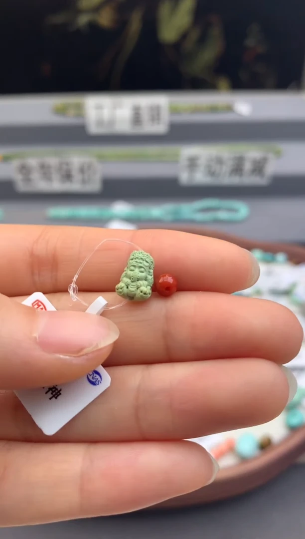 未镶嵌雕刻南红玛瑙茜.B11