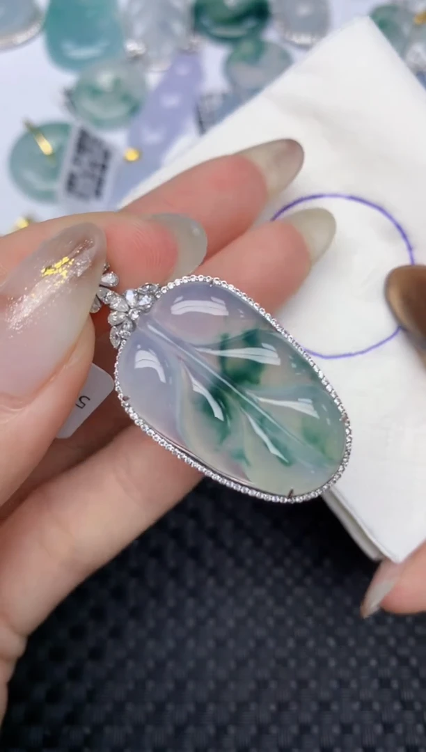 颈饰18K金镶嵌翡翠天然缅甸翡翠a货百元以上9元证书费自理