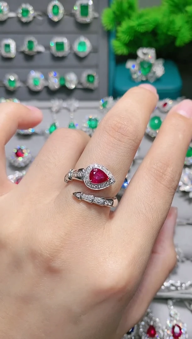 18K金戒指18K金镶嵌红宝石.