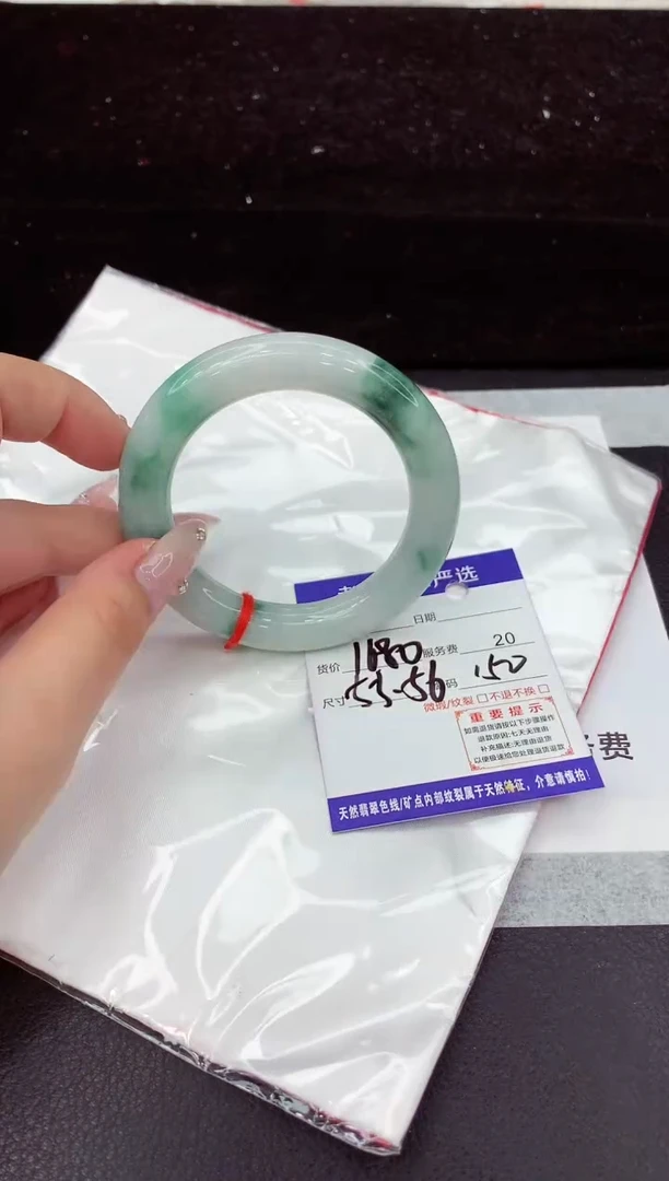 翡翠手镯未镶嵌1