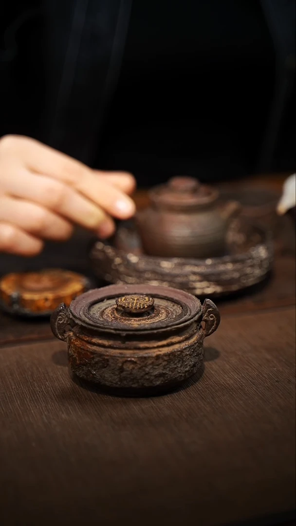全手工制作  紫砂古钱币宝瓶