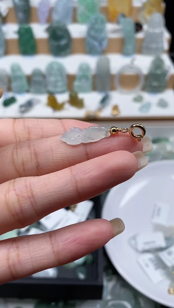 翡翠未镶嵌颈饰吊坠      60