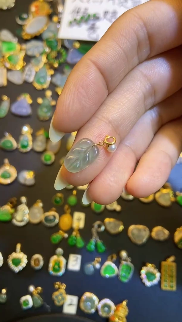 翡翠18K金镶嵌吊坠(不含链)1