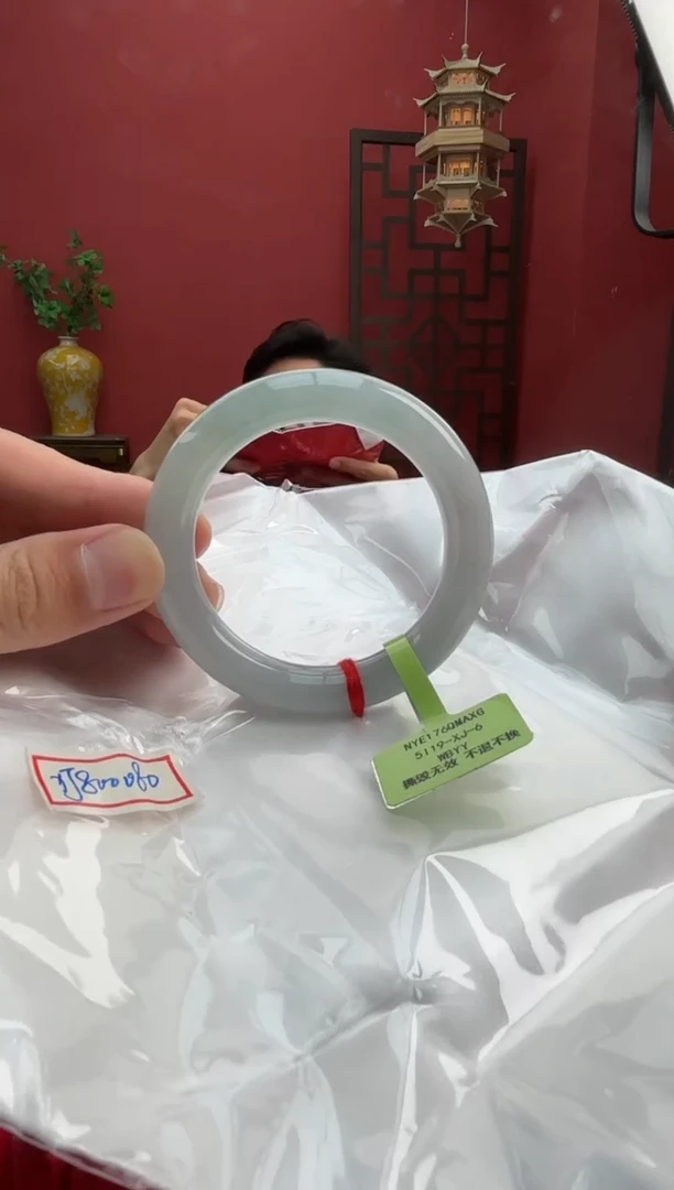 未镶嵌手镯（圆镯）翡翠翡翠手镯2