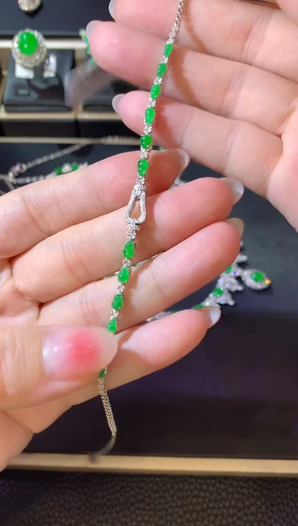 【闪购商品】翡翠手链18K金镶嵌F74 翡翠