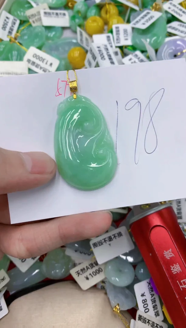 颈饰18K金镶嵌翡翠1111111111111