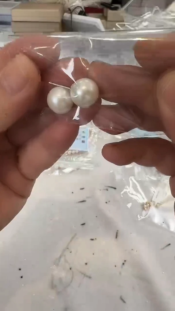 银S925镶嵌耳钉淡水珍珠12-13mm 正圆款-孤品