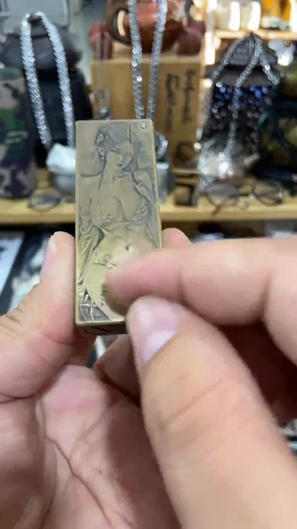 瓷片闪购商品  如图所示