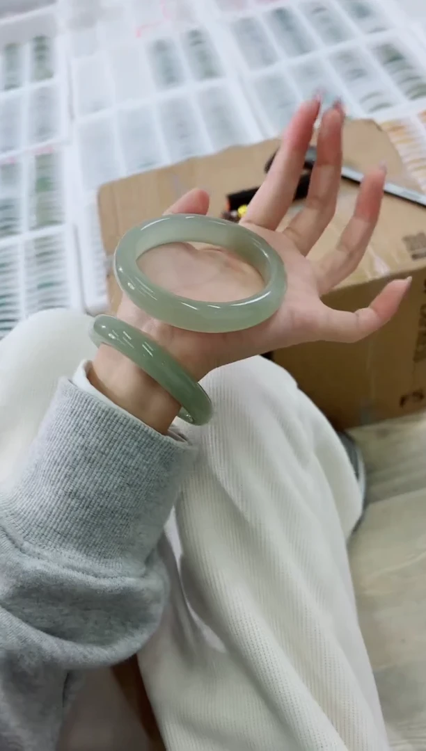 未镶嵌手镯石英质玉26-60D