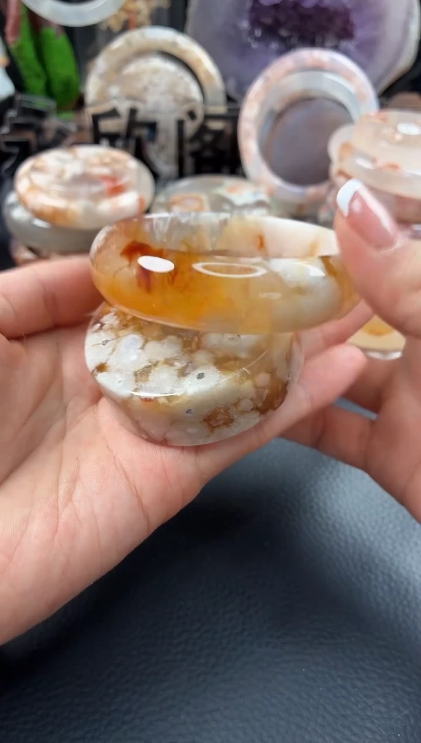 未镶嵌手镯（圆镯）石英质玉58