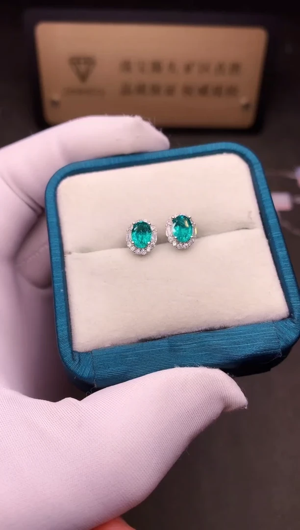 银S925镶嵌耳饰祖母绿······