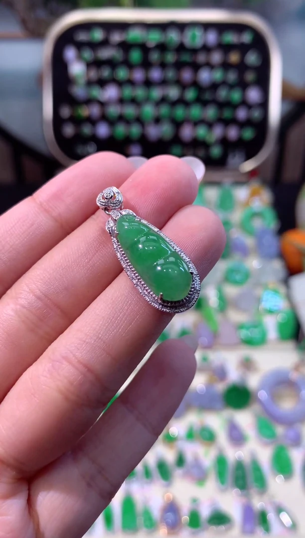 【闪购商品】翡翠颈饰18K金镶嵌缅甸天然A货翡翠