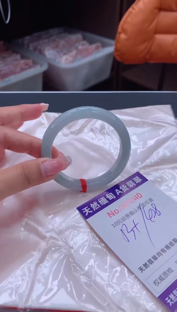 翡翠手镯未镶嵌有纹，完美者勿拍