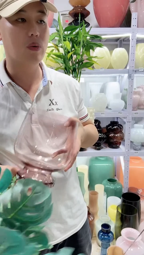 紫粉色大口花瓶.....