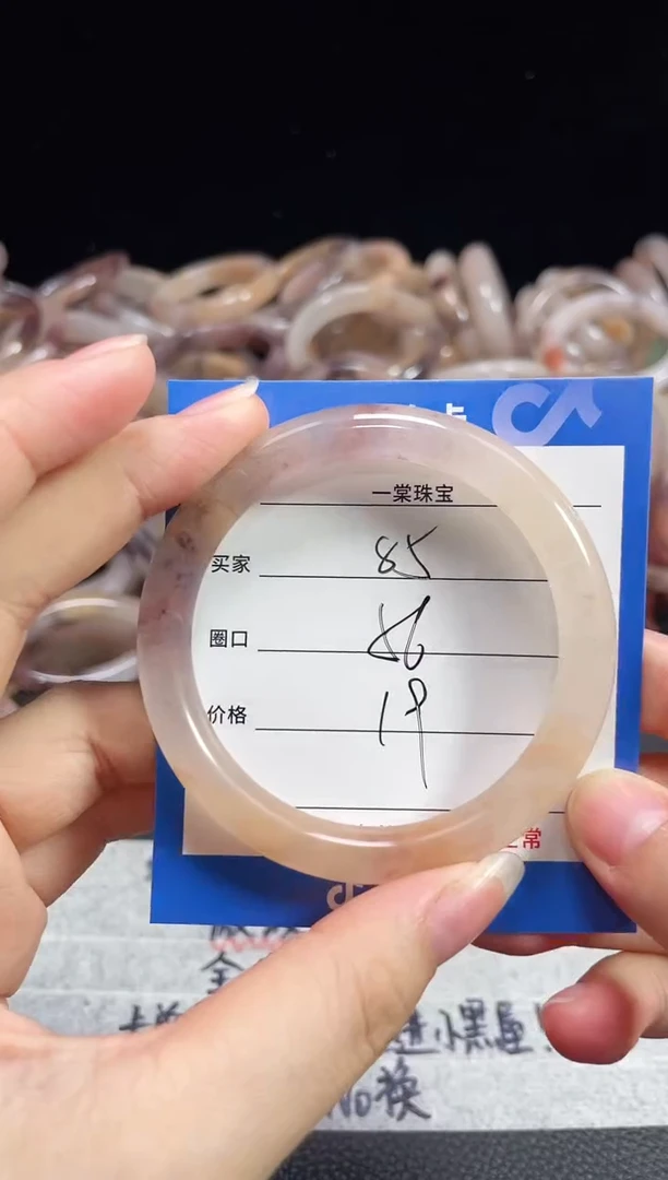 未镶嵌石英质玉手镯85