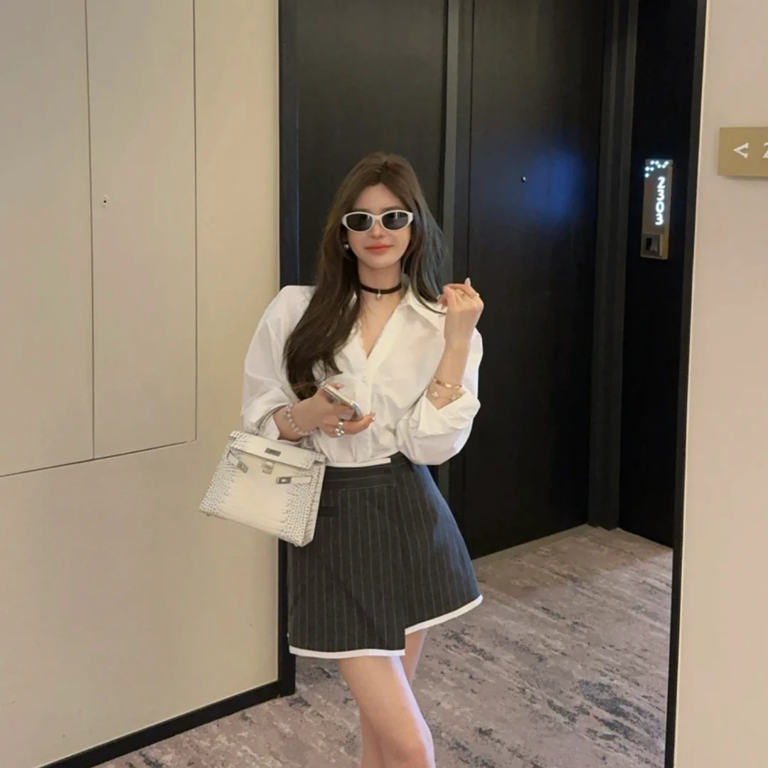 Xidouer【必备白衬衫】泡菜定制蕾丝边白色衬衫+竖条不规则西装半裙