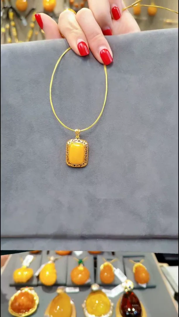 【闪购商品】蜜蜡颈饰银S925镀金镶嵌A026蜜蜡吊坠赠项圈