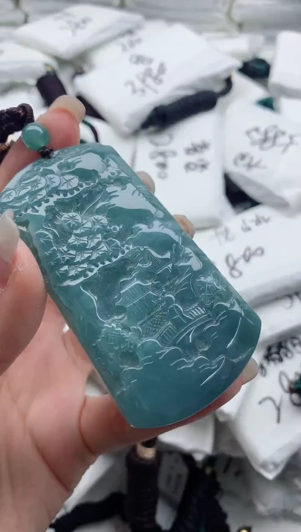 翡翠未镶嵌颈饰·