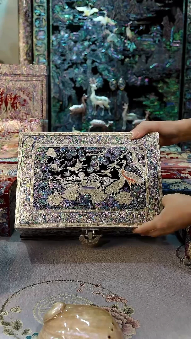 鱼锁满贝底· · 弘贝雅螺钿漆器文化馆