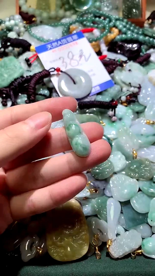 未镶嵌挂件翡翠1