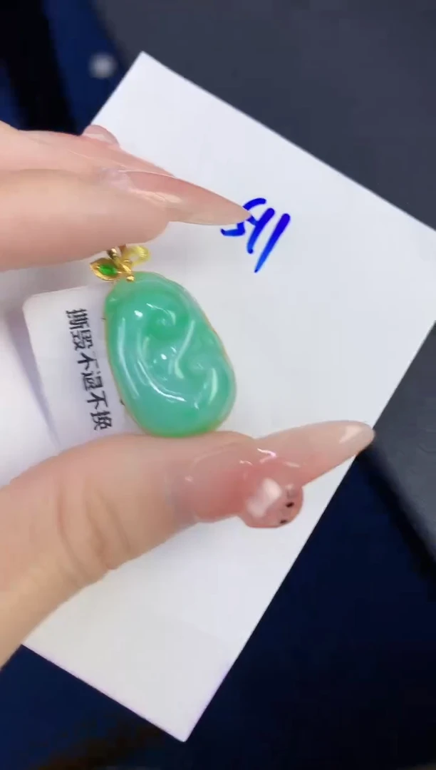 颈饰18K金镶嵌翡翠缅甸天然翡翠A货