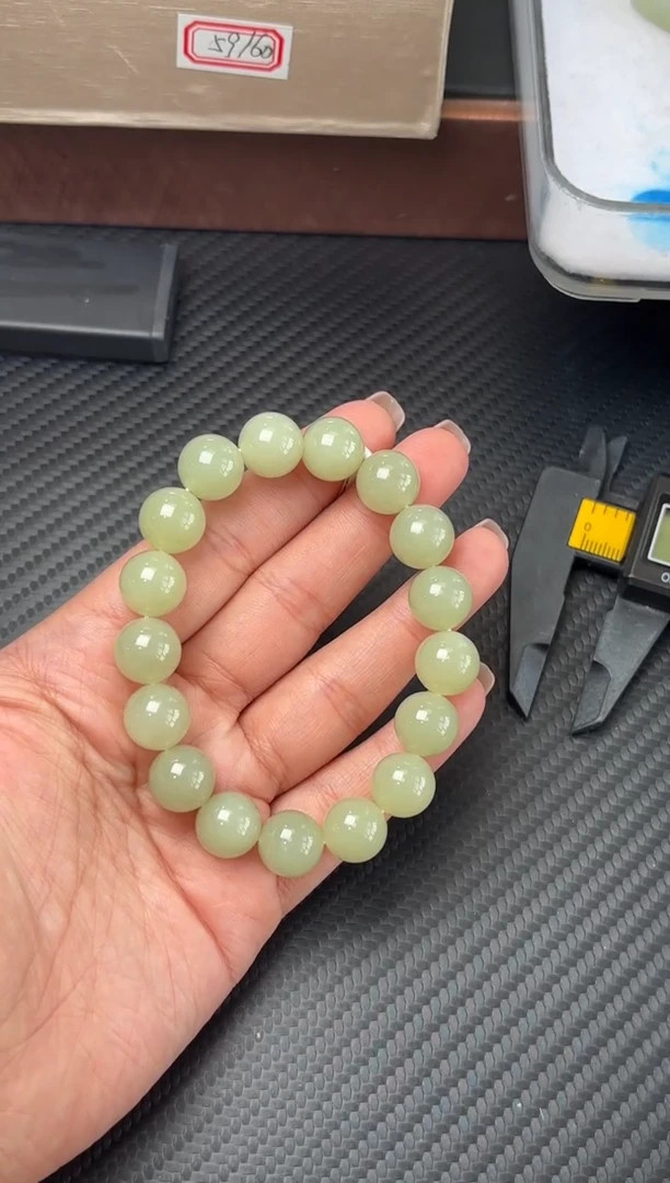 未镶嵌手串和田玉若羌微色差卡12